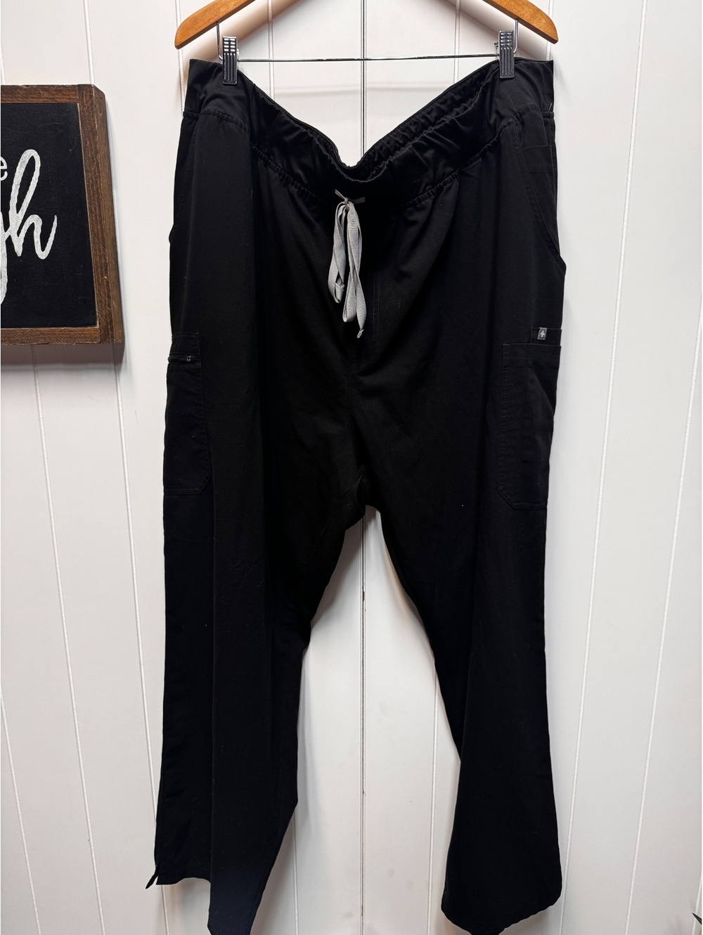 FIGS Black scrub jogger pants